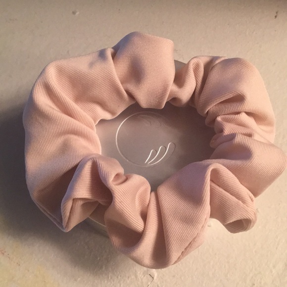 Pastel colored Hairtyes. Both are originally bought from whole foods. HQ - Picture 4 of 7